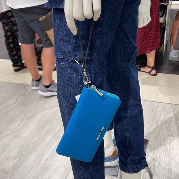 Michael Kors Jet Set Travel Large Travel CONTINENTAL 
Lagoon - Picture 6 of 16